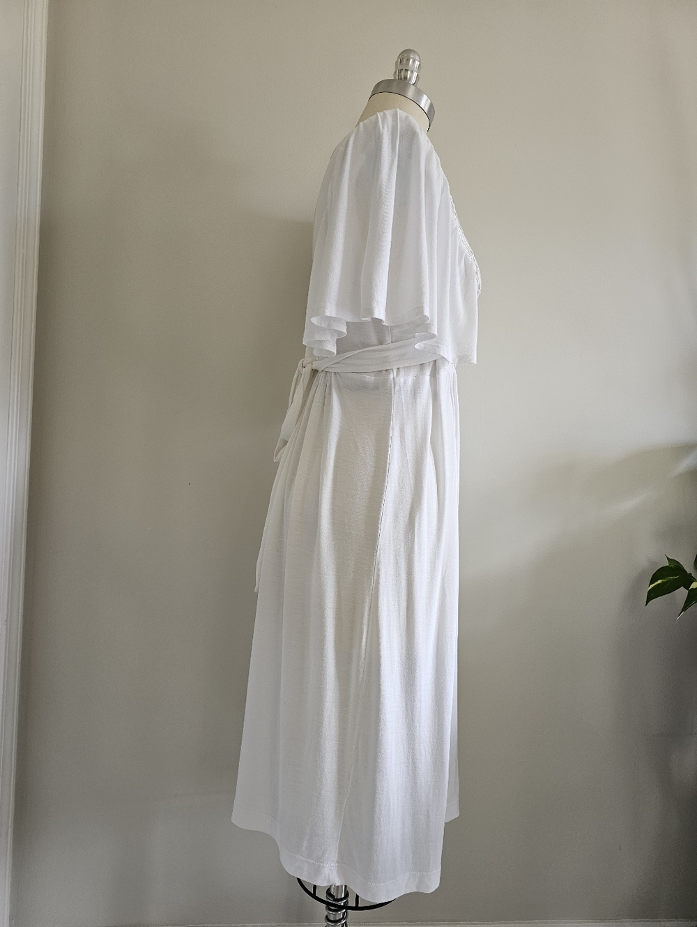 H&M white lace trimmed stretch jersey dress with flutter sleeves - Picture 6 of 16